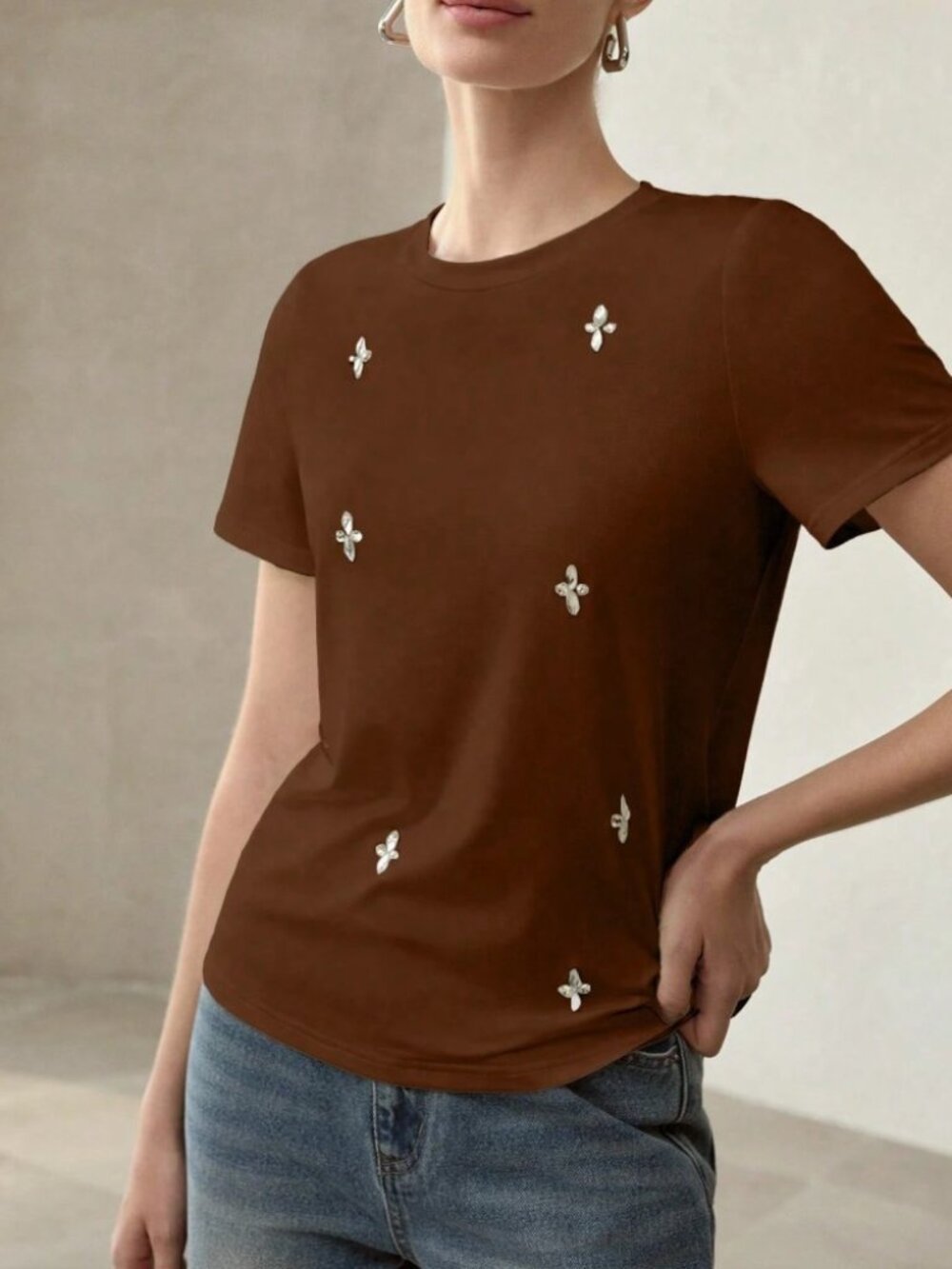 Brown Scattered Floral Hardware Round Neck Short Sleeve T-Shirt